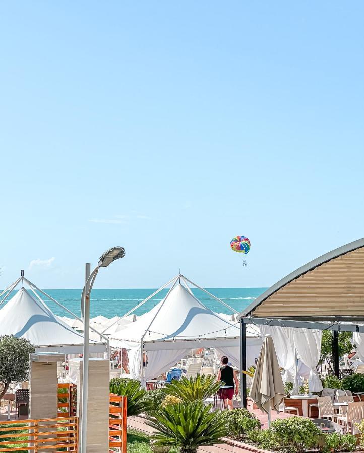 Grand Blue Fafa Resort & Spa Durrës 外观 照片