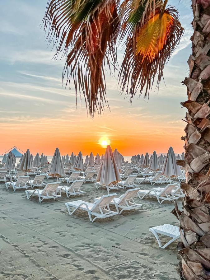 Grand Blue Fafa Resort & Spa Durrës 外观 照片