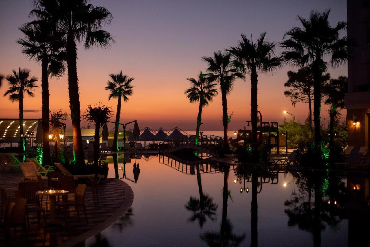 Grand Blue Fafa Resort & Spa Durrës 外观 照片