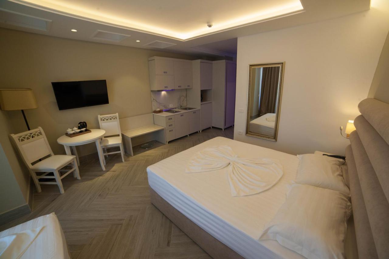 Grand Blue Fafa Resort & Spa Durrës 外观 照片