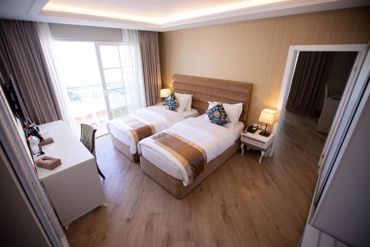 Grand Blue Fafa Resort & Spa Durrës 外观 照片